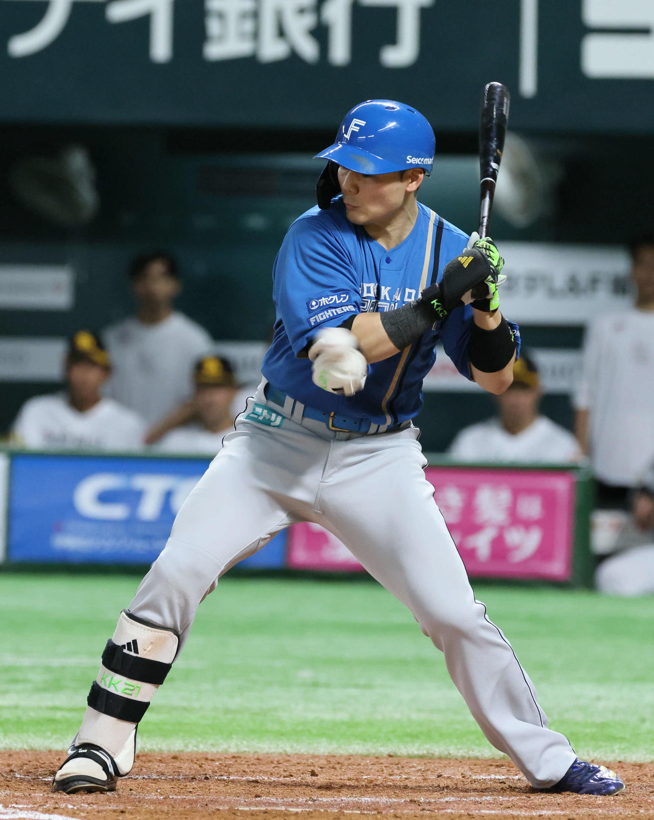 ソフトバンク対日本ハム　4回表日本ハム1死二塁、清宮幸は死球（撮影・加藤孝規）