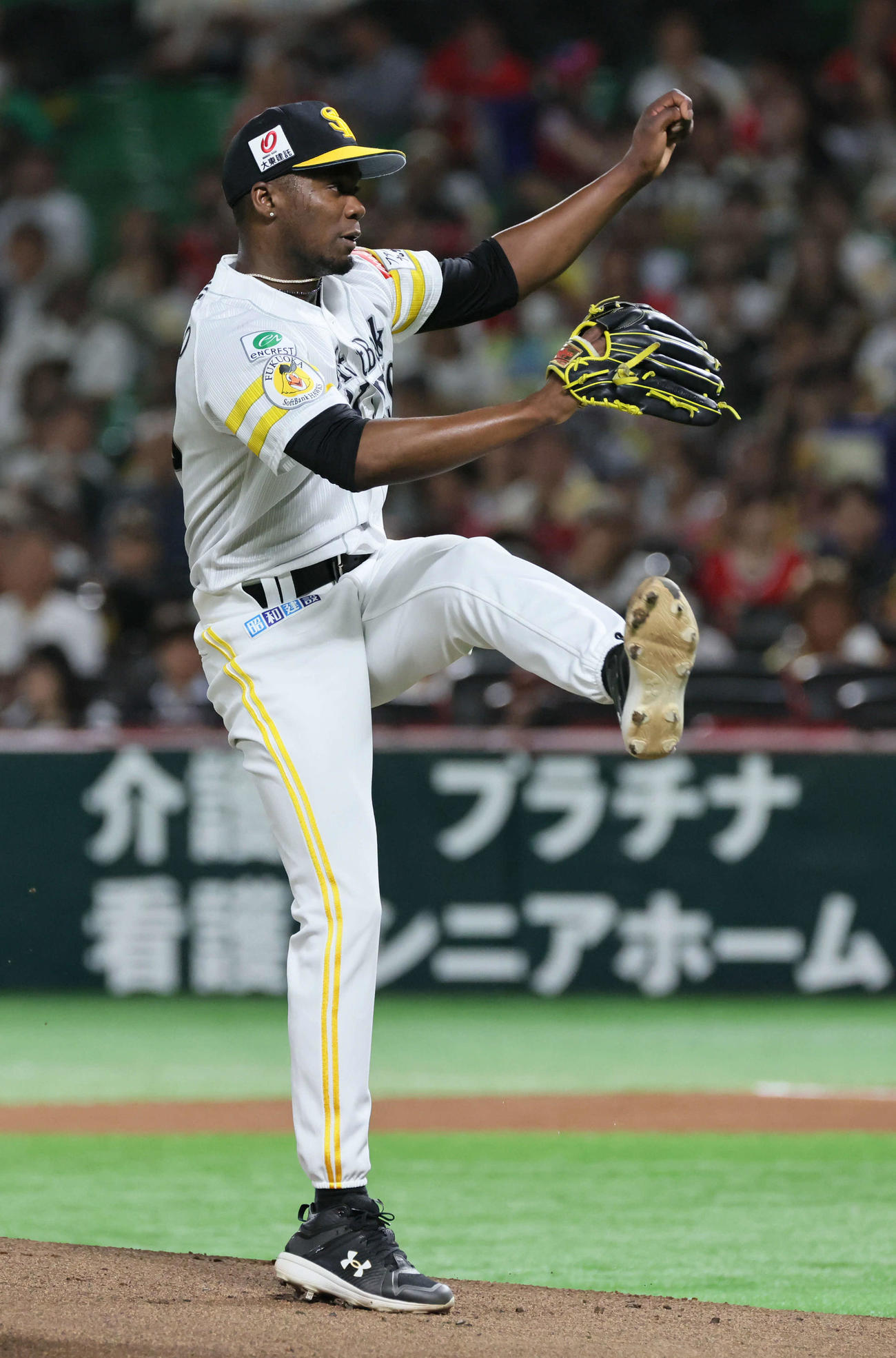 ソフトバンク対日本ハム　力投するソフトバンク先発のモイネロ（撮影・加藤孝規）