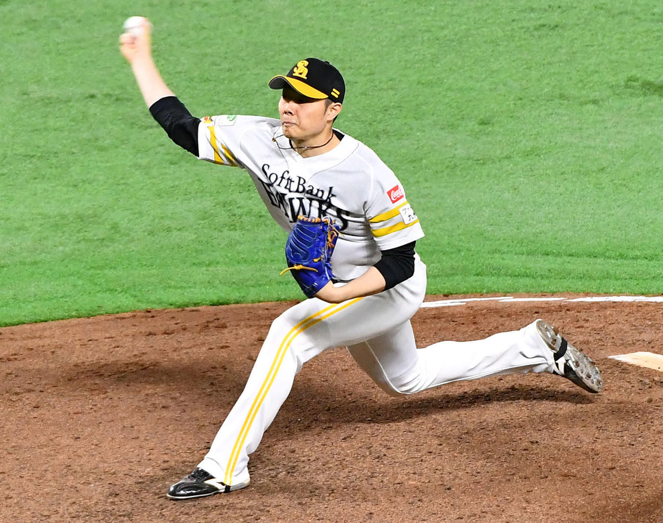 ソフトバンク対日本ハム　8回表から登板した、ソフトバンク2番手の松本裕（撮影・岩下翔太）