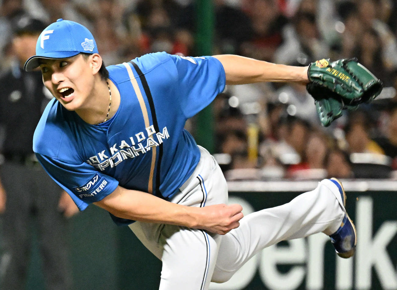 ソフトバンク対日本ハム　5回裏ソフトバンク2死一、二塁、力投する達（撮影・林敢治）
