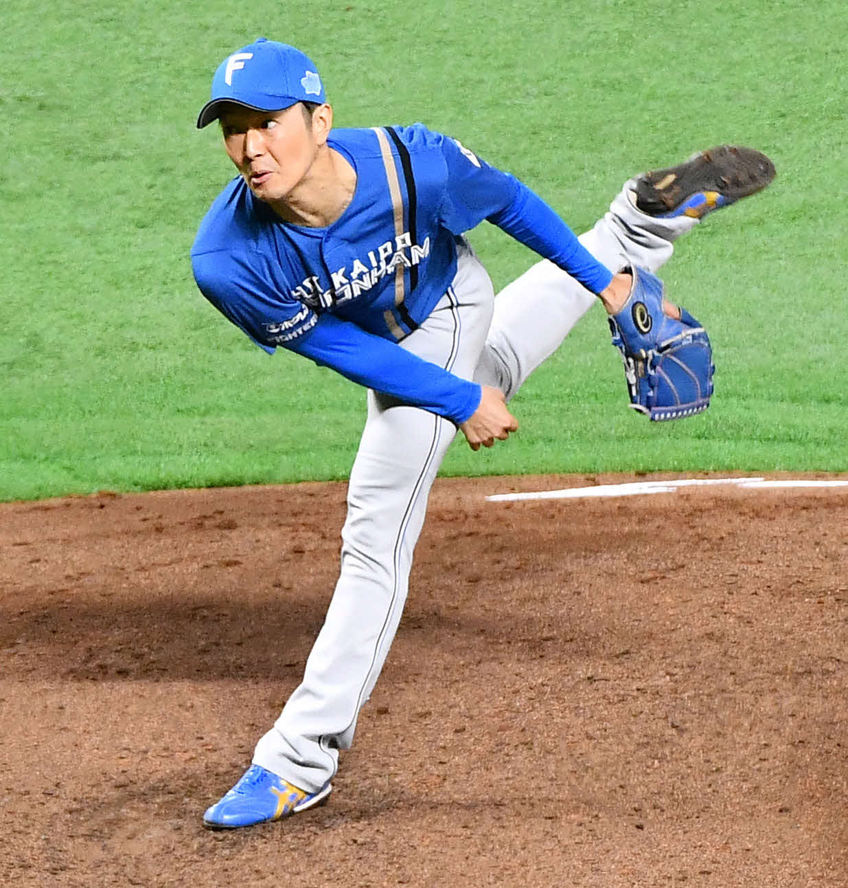 ソフトバンク対日本ハム　6回裏ソフトバンク2死一、二塁から登板した、日本ハム2番手の玉井（撮影・岩下翔太）