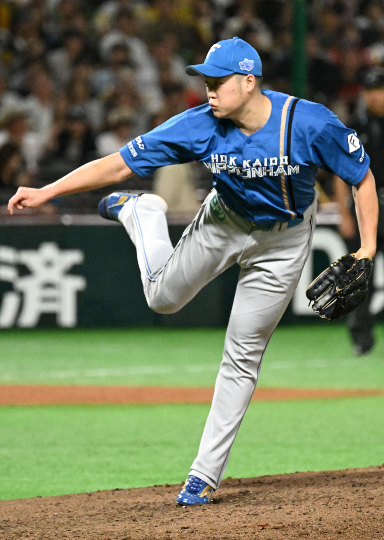 ソフトバンク対日本ハム　日本ハム4番手投手の斉藤（撮影・林敢治）