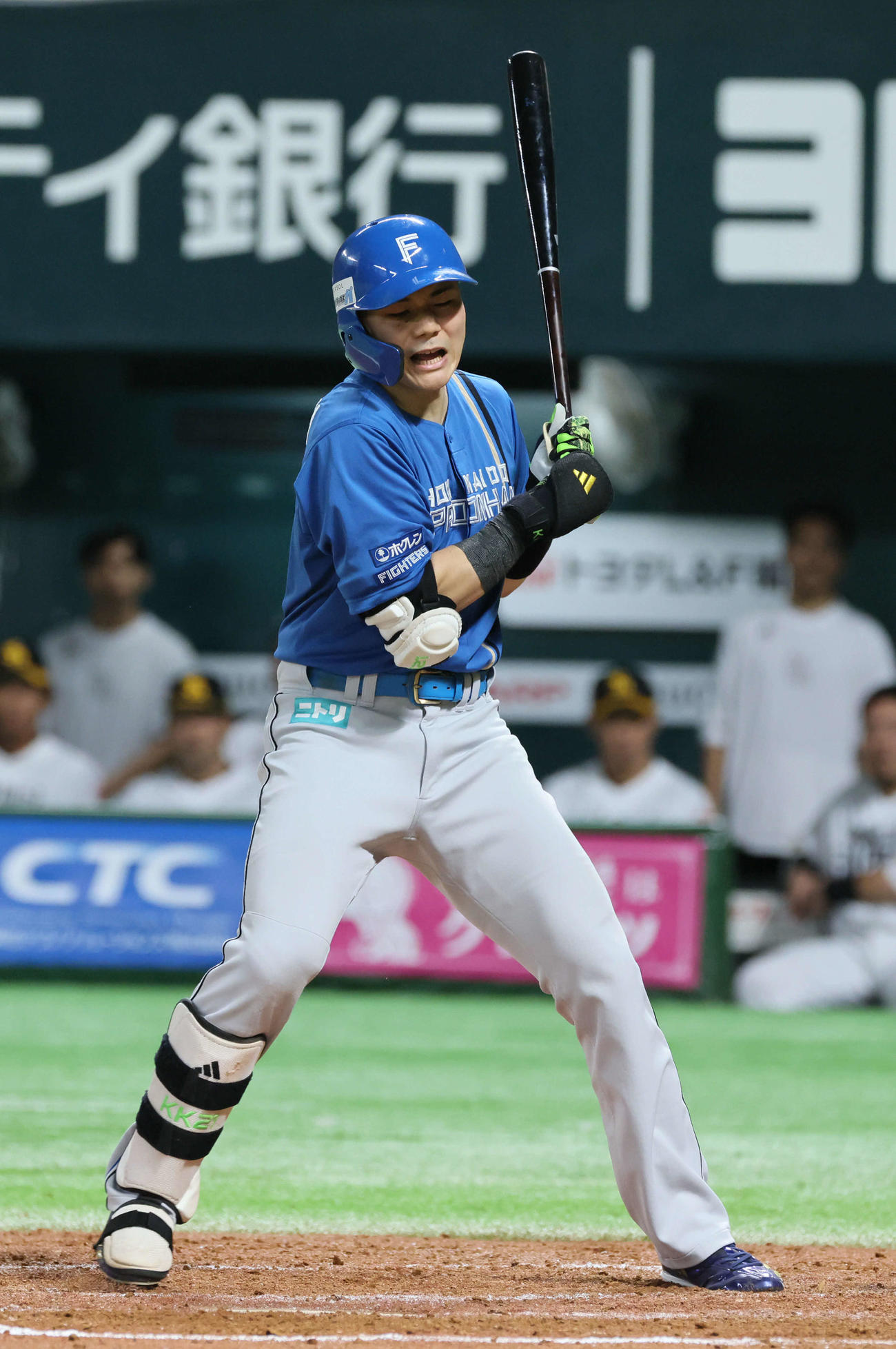 ソフトバンク対日本ハム　4回表日本ハム1死二塁、清宮幸は死球（撮影・加藤孝規）