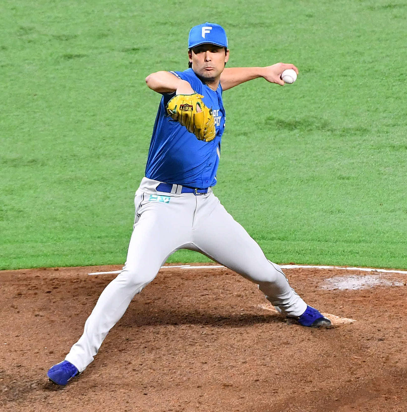 ソフトバンク対日本ハム　7回裏から登板した、日本ハム3番手の上原（撮影・岩下翔太）