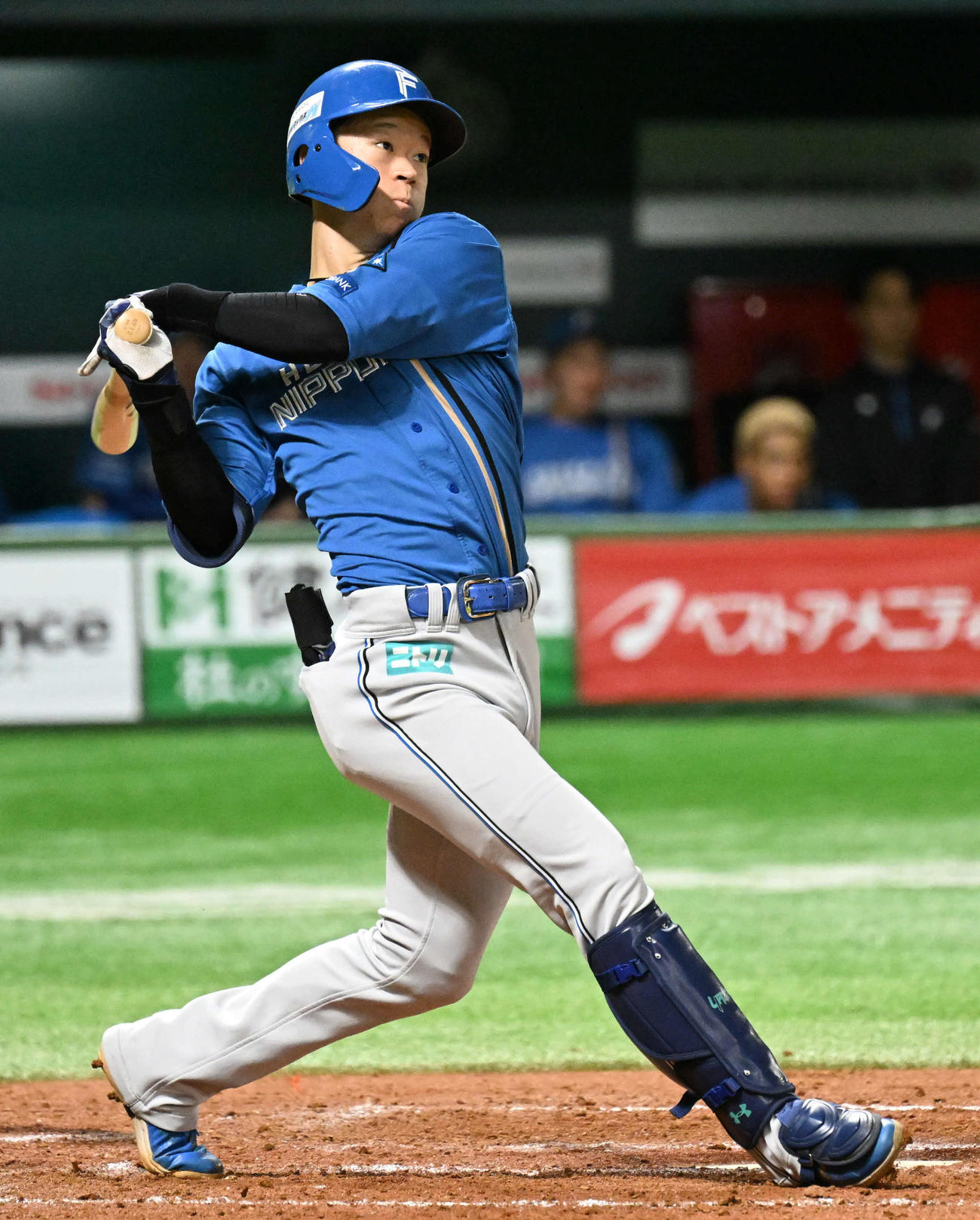 ソフトバンク対日本ハム　4回表日本ハム無死、矢沢は二塁打を放つ（撮影・林敢治）