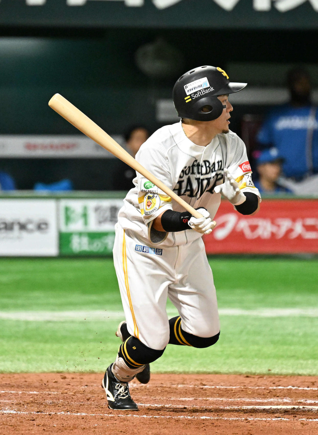 ソフトバンク対日本ハム　3回裏ソフトバンク1死一塁、牧原大は安打を放ち出塁する（撮影・林敢治）