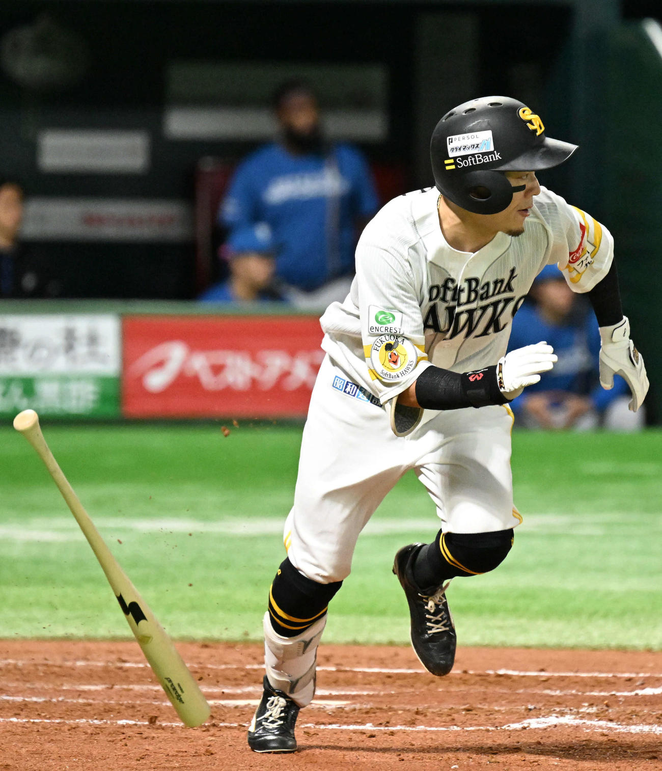 ソフトバンク対日本ハム　3回裏ソフトバンク1死一塁、牧原大は安打を放ち出塁する（撮影・林敢治）