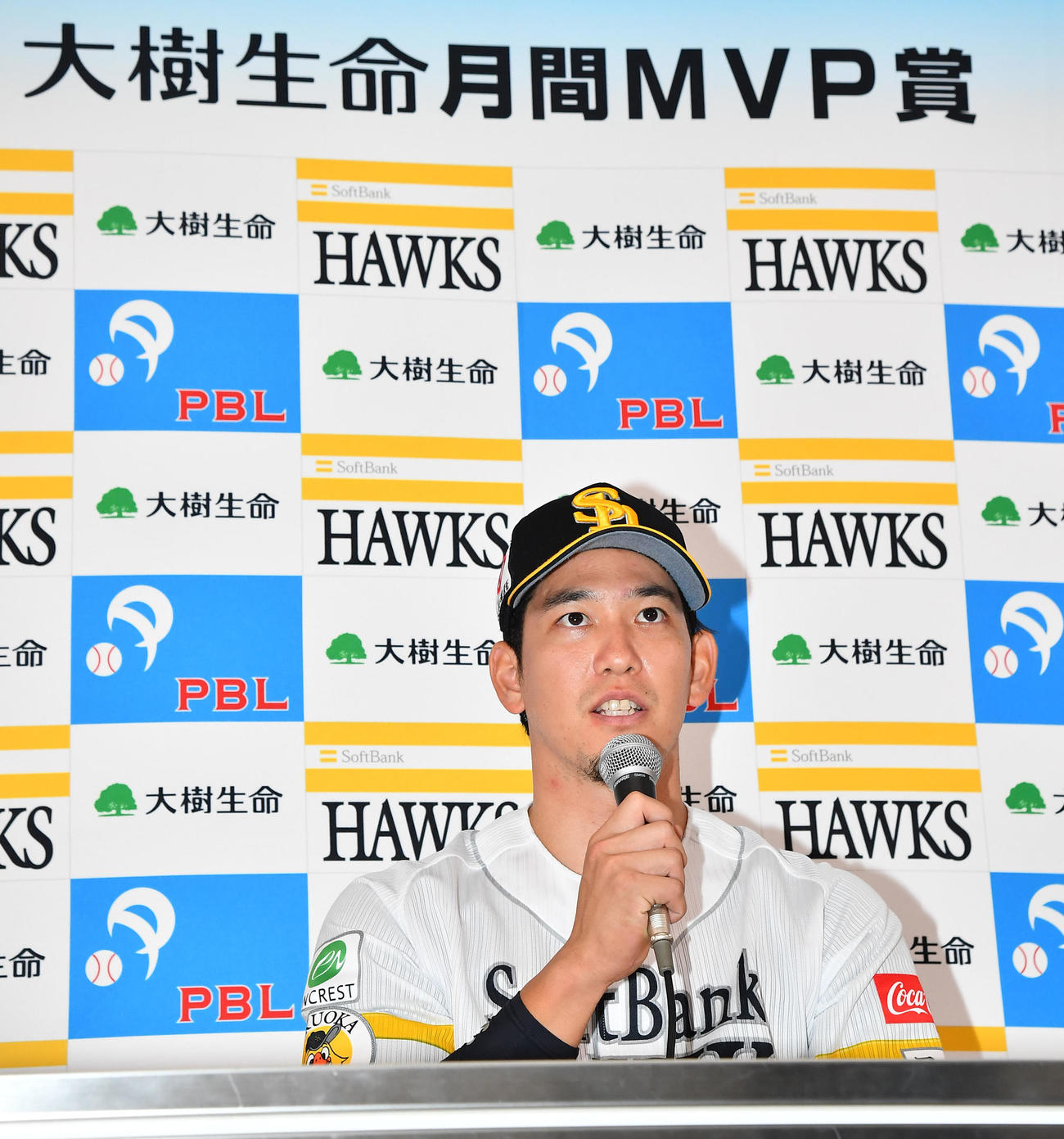 9、10月度大樹生命月間MVP賞を受賞したソフトバンク栗原（撮影・岩下翔太）