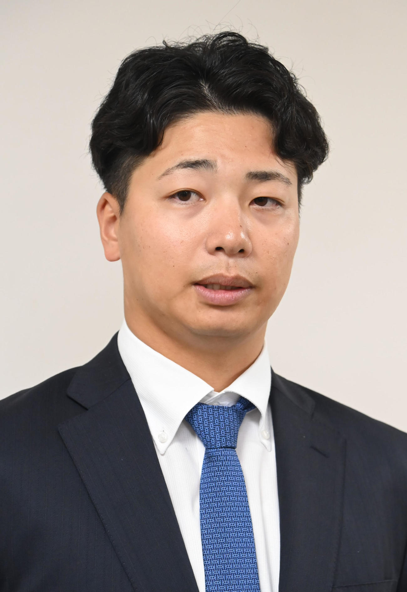 報道陣の質問に答える阪神漆原（撮影・石井愛子）