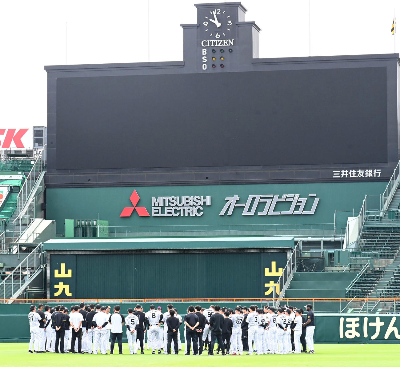 甲子園で練習をする阪神ナイン（撮影・石井愛子）