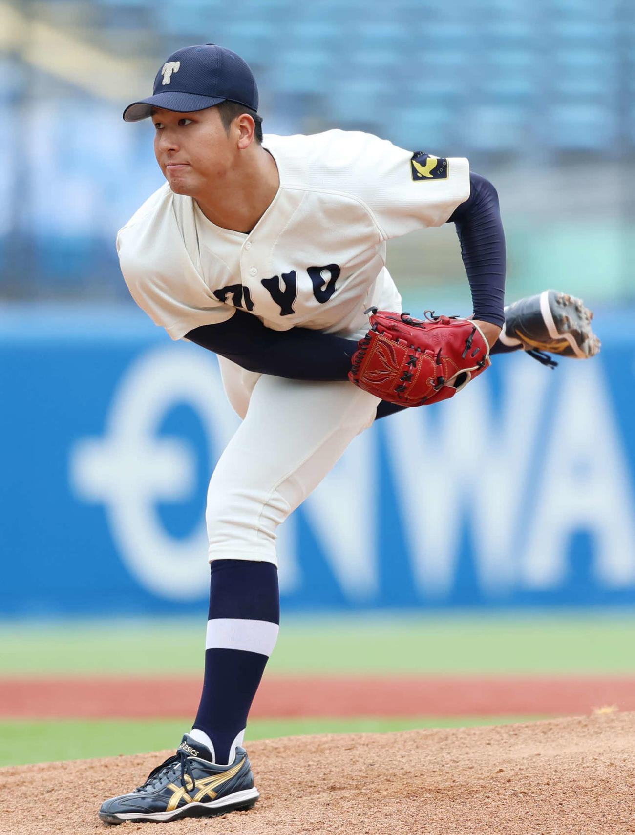 東洋大対中大　先発し力投する東洋大・島田（撮影・増田悦実）