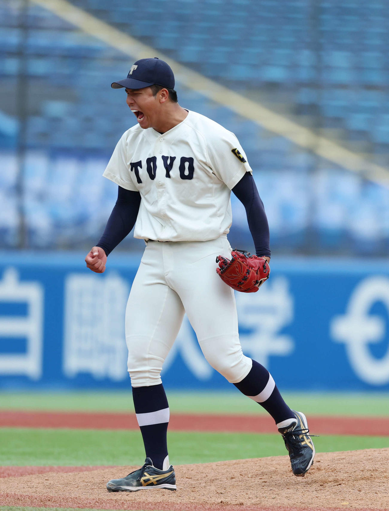 東洋大対中大　勝利し声を上げる東洋大・島田（撮影・増田悦実）