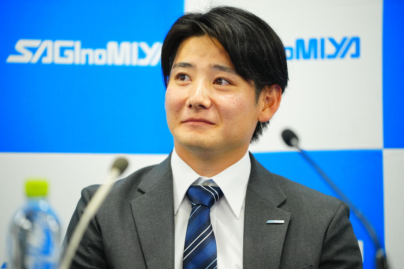 巨人から1位指名を受け会見に臨む鷺宮製作所の竹丸（撮影・垰建太）