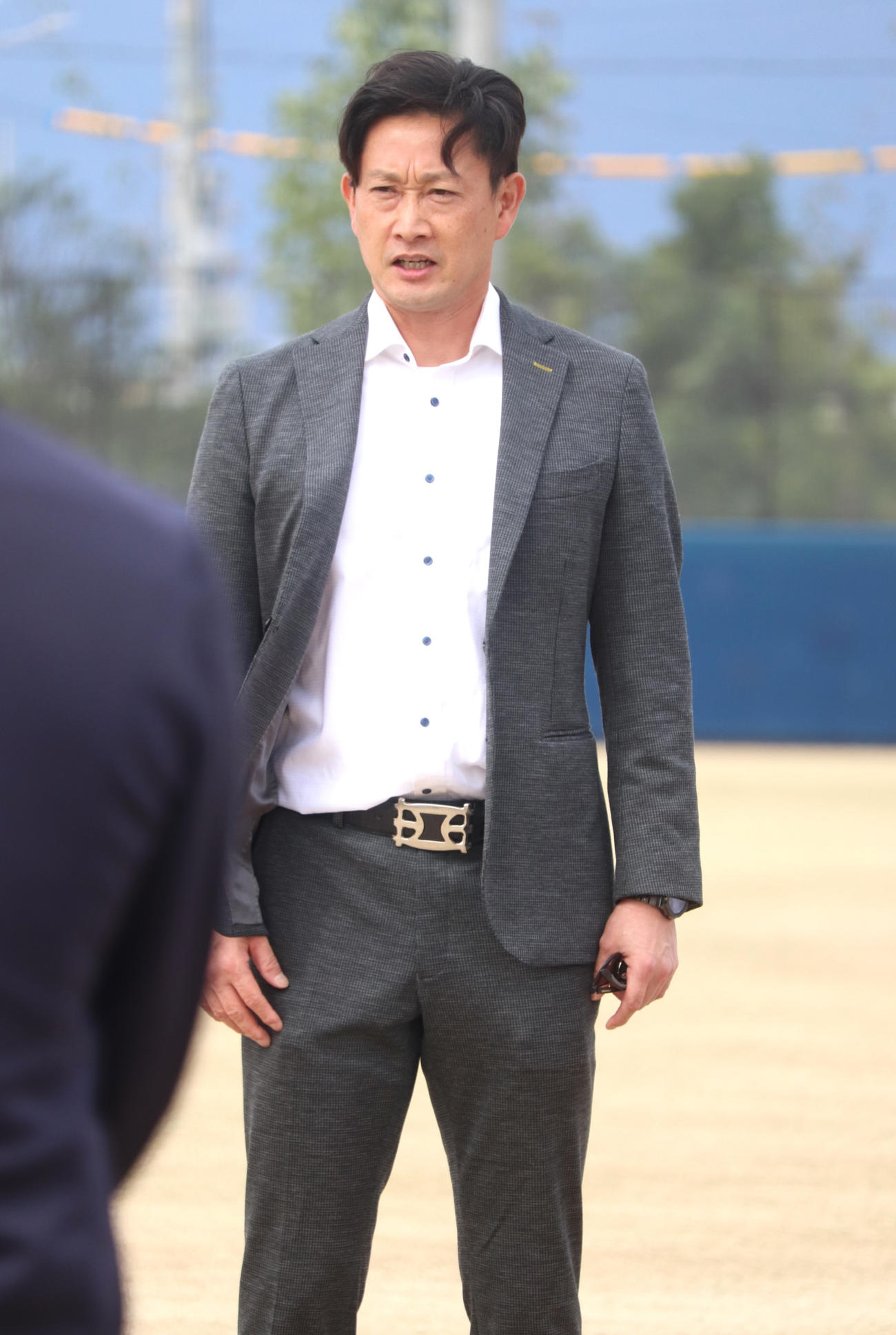 秋季練習初日にナインやチームスタッフの前で挨拶した、オリックス岸田監督（撮影・中島麗）
