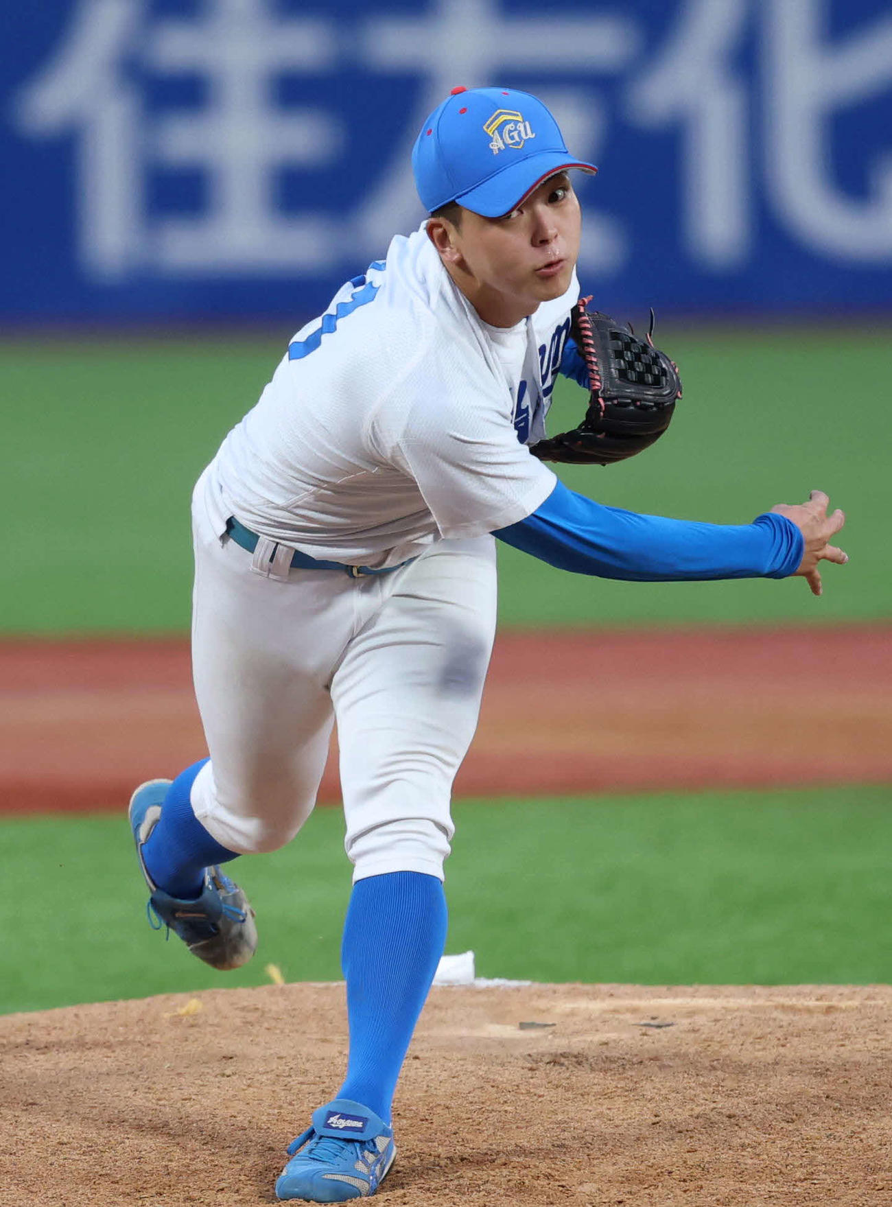 青学大対亜大　先発し力投する青学大・中西（撮影・増田悦実）