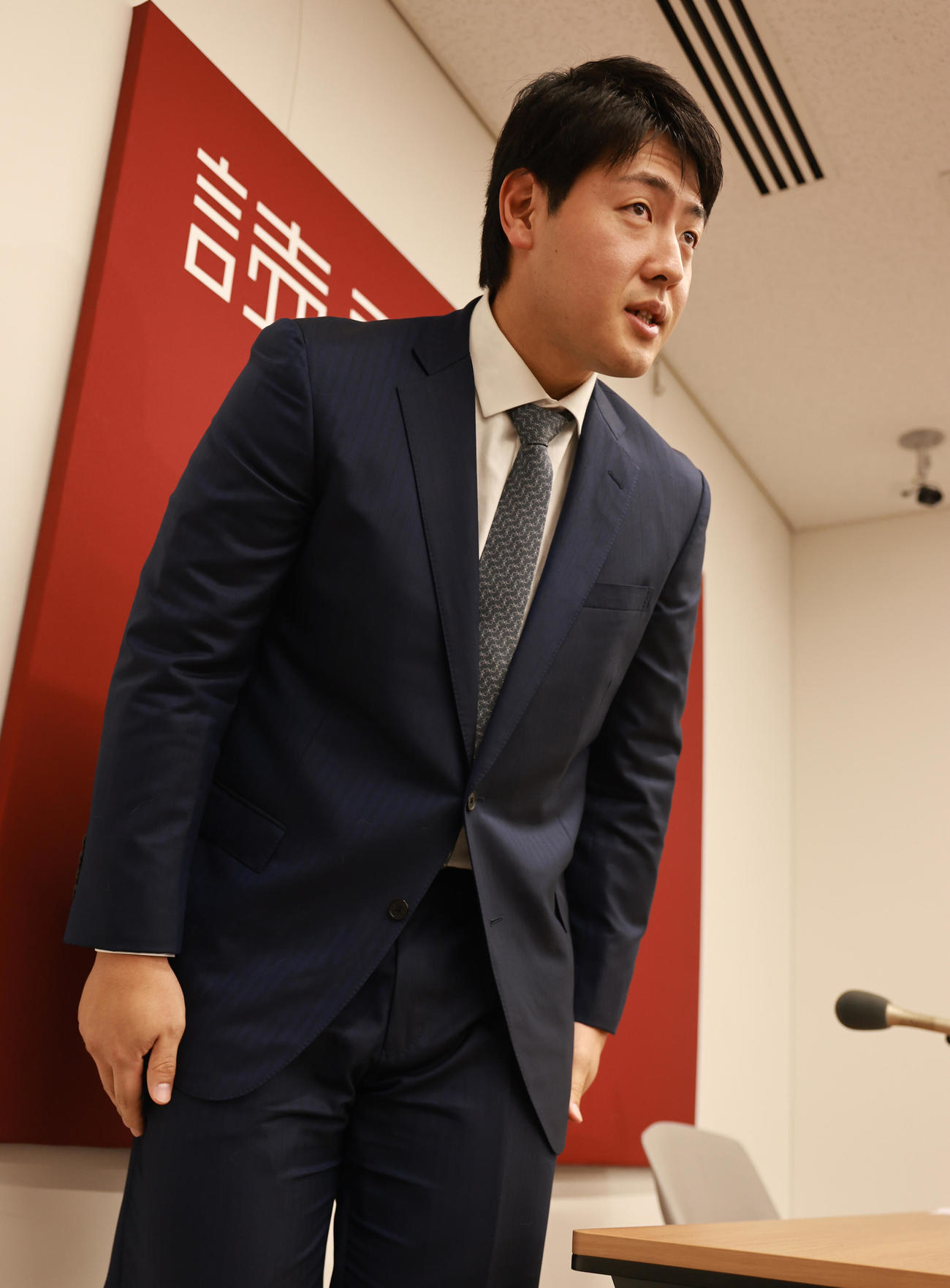 ポスティング申請での大リーグ挑戦を表明した巨人岡本（撮影・野上伸悟）