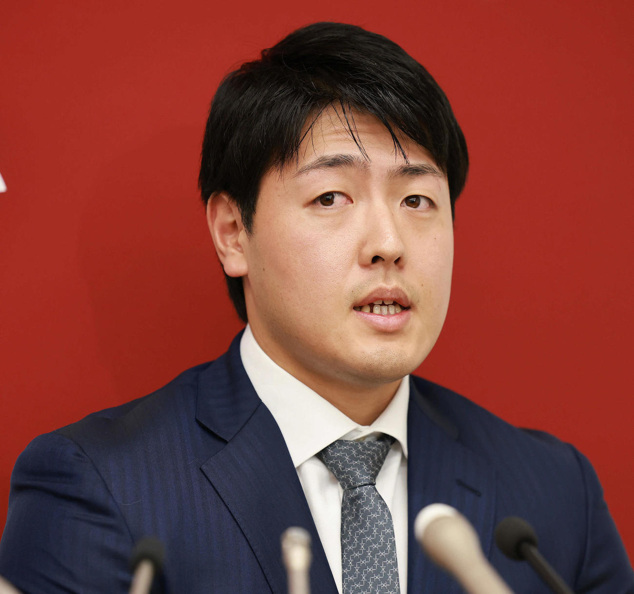 ポスティング申請での大リーグ挑戦を表明した巨人岡本（撮影・野上伸悟）