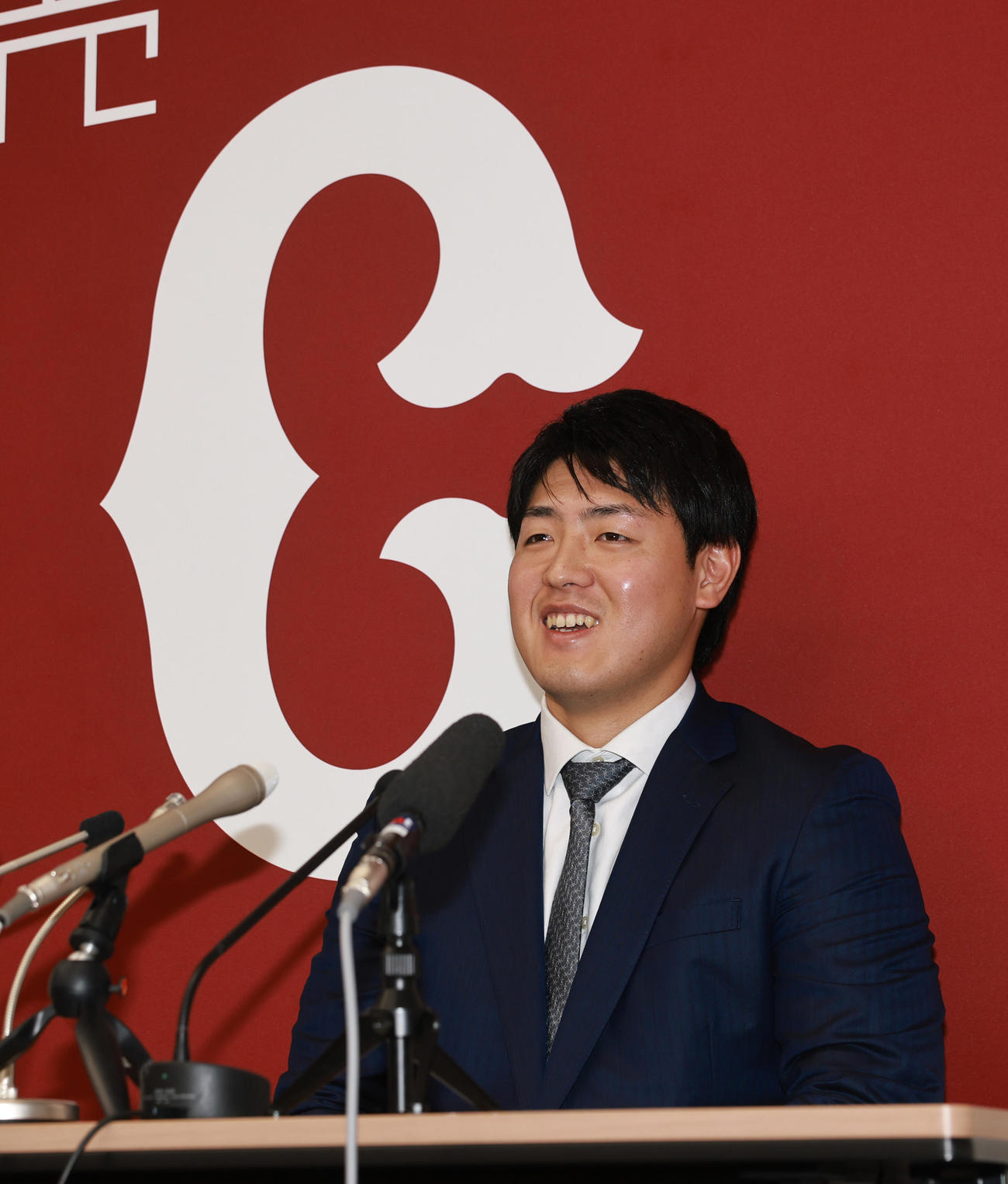 ポスティング申請での大リーグ挑戦を表明した巨人岡本（撮影・野上伸悟）