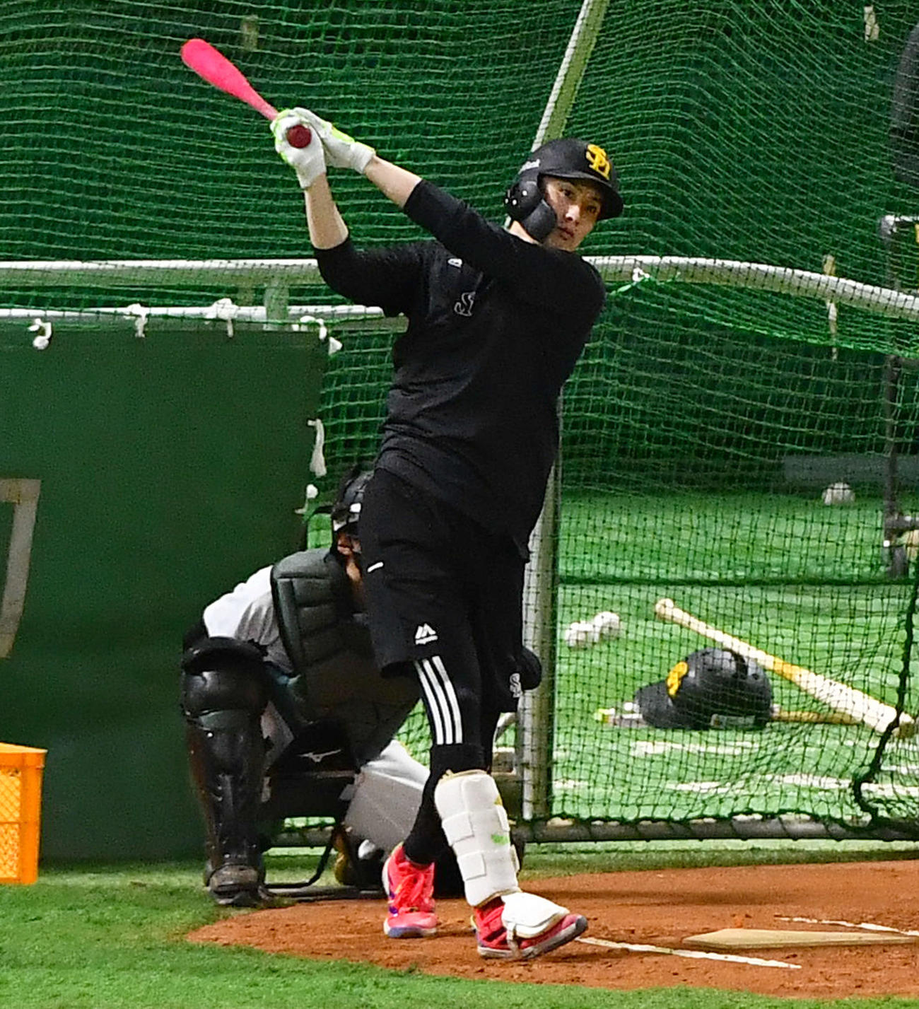フリー打撃を行うソフトバンク周東（撮影・岩下翔太）