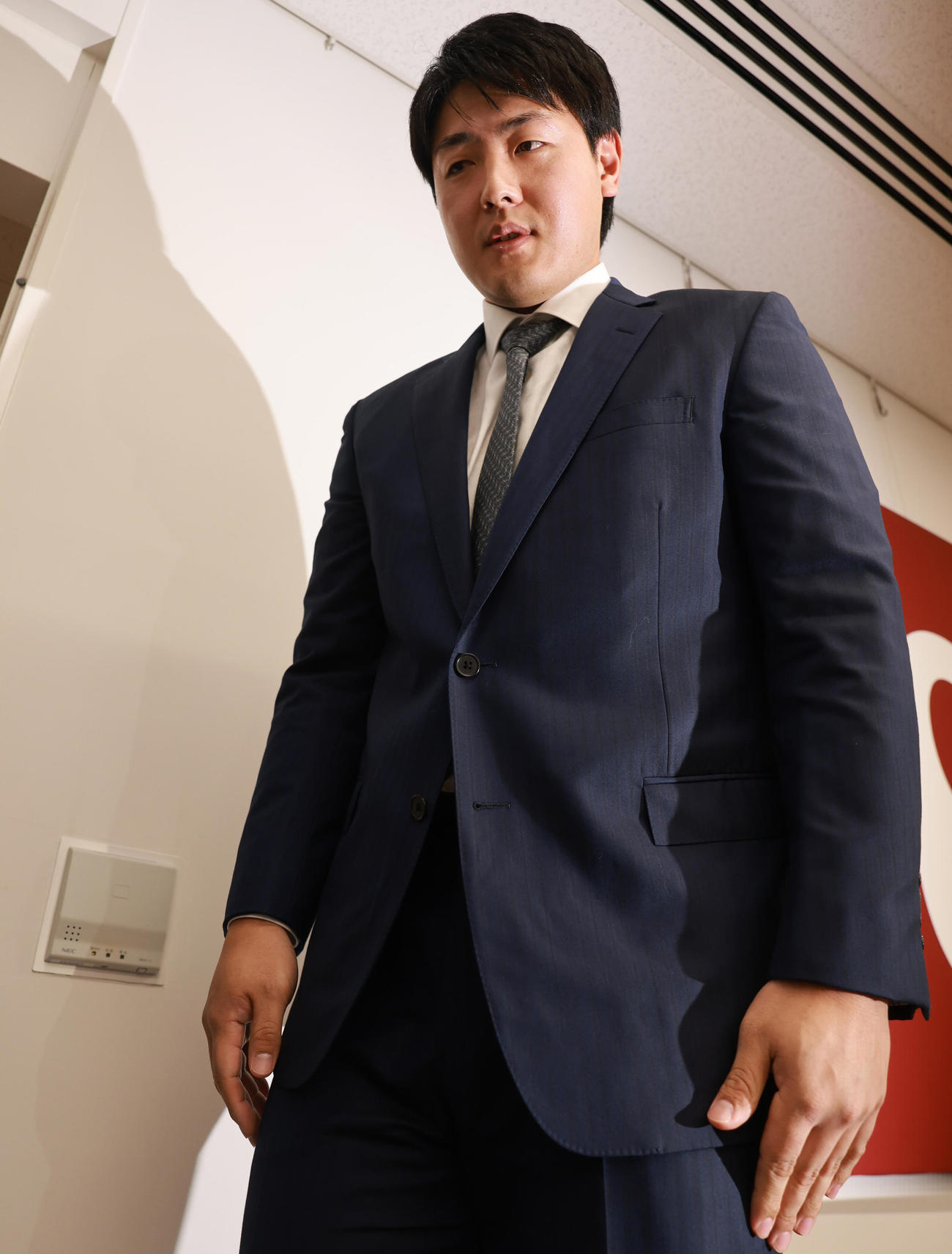 ポスティング申請での大リーグ挑戦を表明した巨人岡本（撮影・野上伸悟）