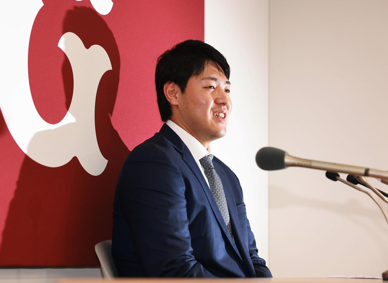 ポスティング申請での大リーグ挑戦を表明した巨人岡本（撮影・野上伸悟）