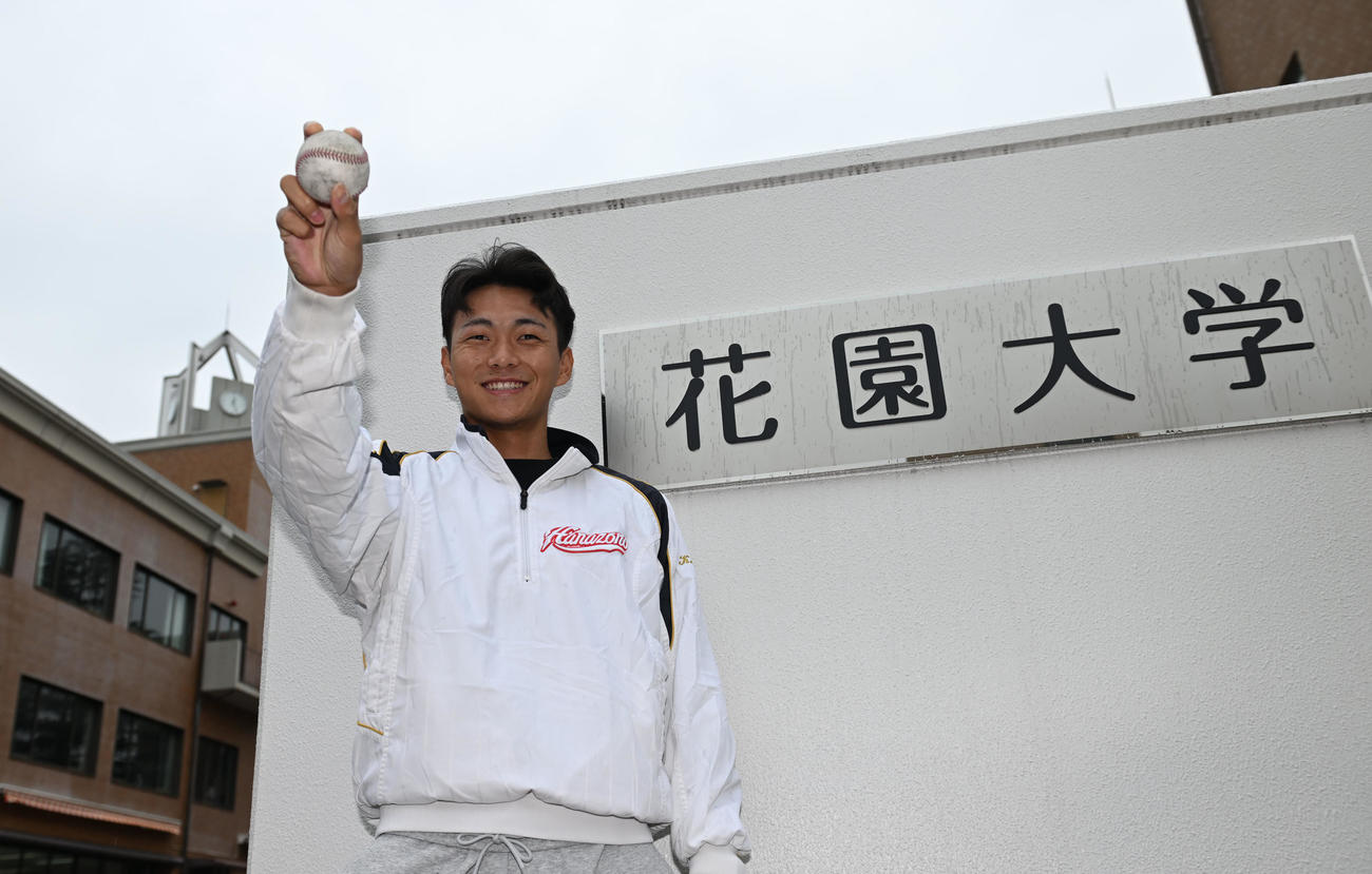 ドラフトを前日に控え、吉報を待つ花園大・藤原（撮影・和賀正仁）