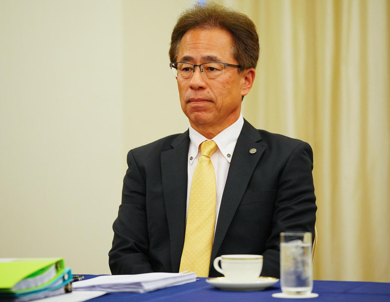 スカウト会議に出席する阪神粟井球団社長（撮影・垰建太）