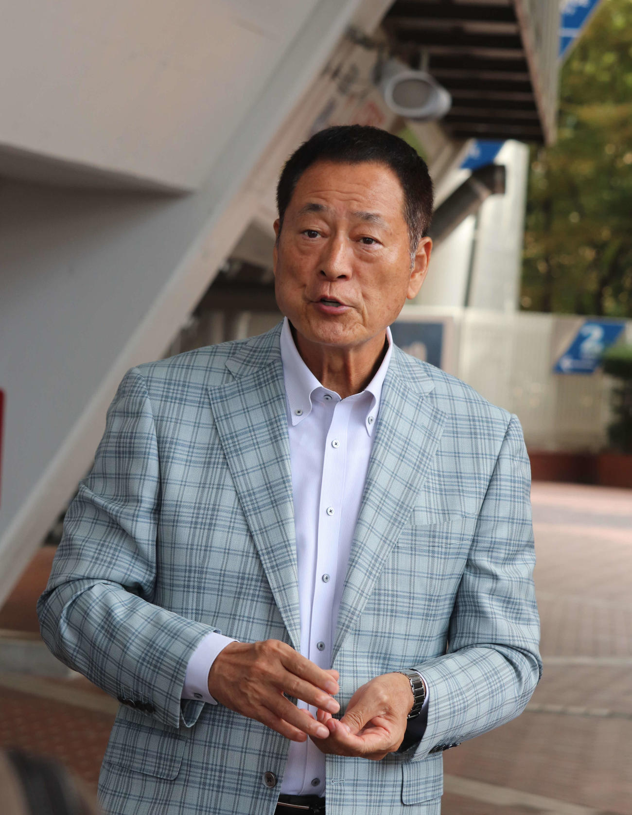 DeNAが手がける「神様、おねがい」にゲスト出演した中畑氏（撮影・小早川宗一郎）