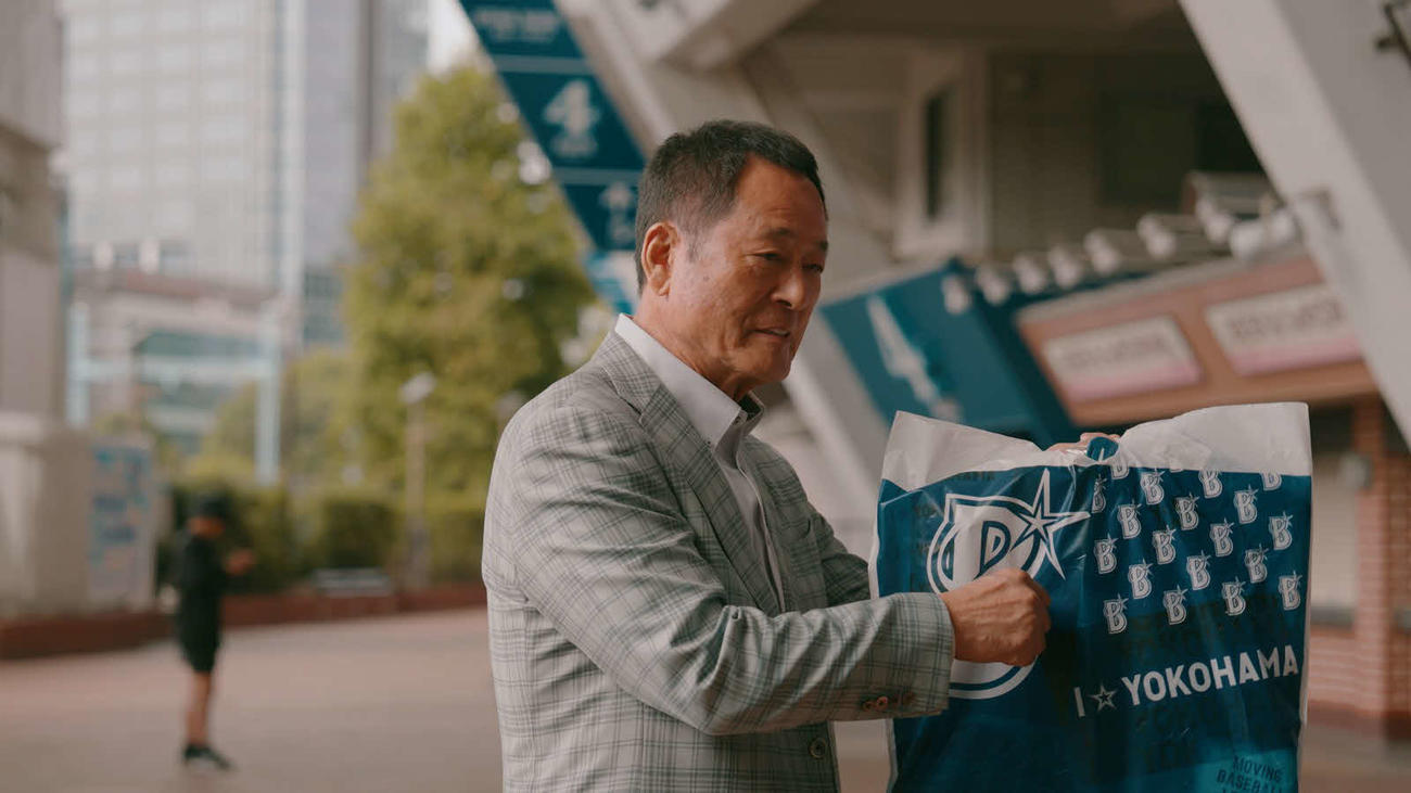 DeNAが手がける「神様、おねがい」にゲスト出演した中畑氏（球団提供）