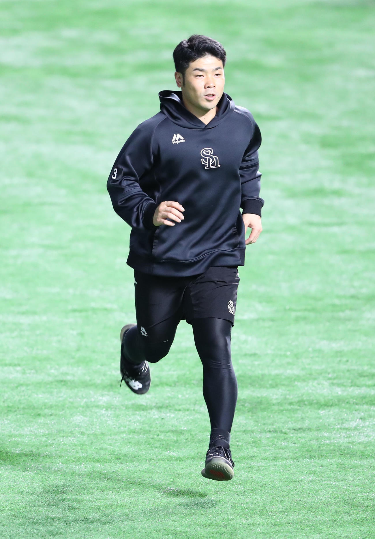 軽めのランニングで調整する近藤（撮影・梅根麻紀）