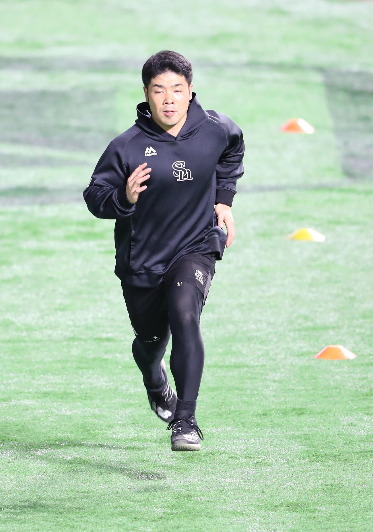 軽めのランニングで調整する近藤（撮影・梅根麻紀）