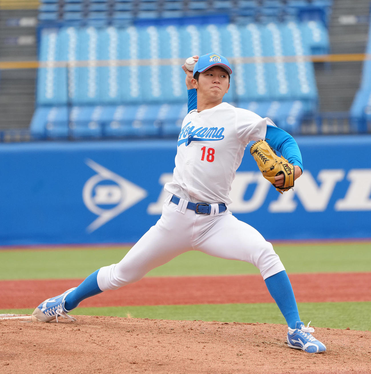 亜大対青学大　青学大先発の鈴木（撮影・足立雅史）