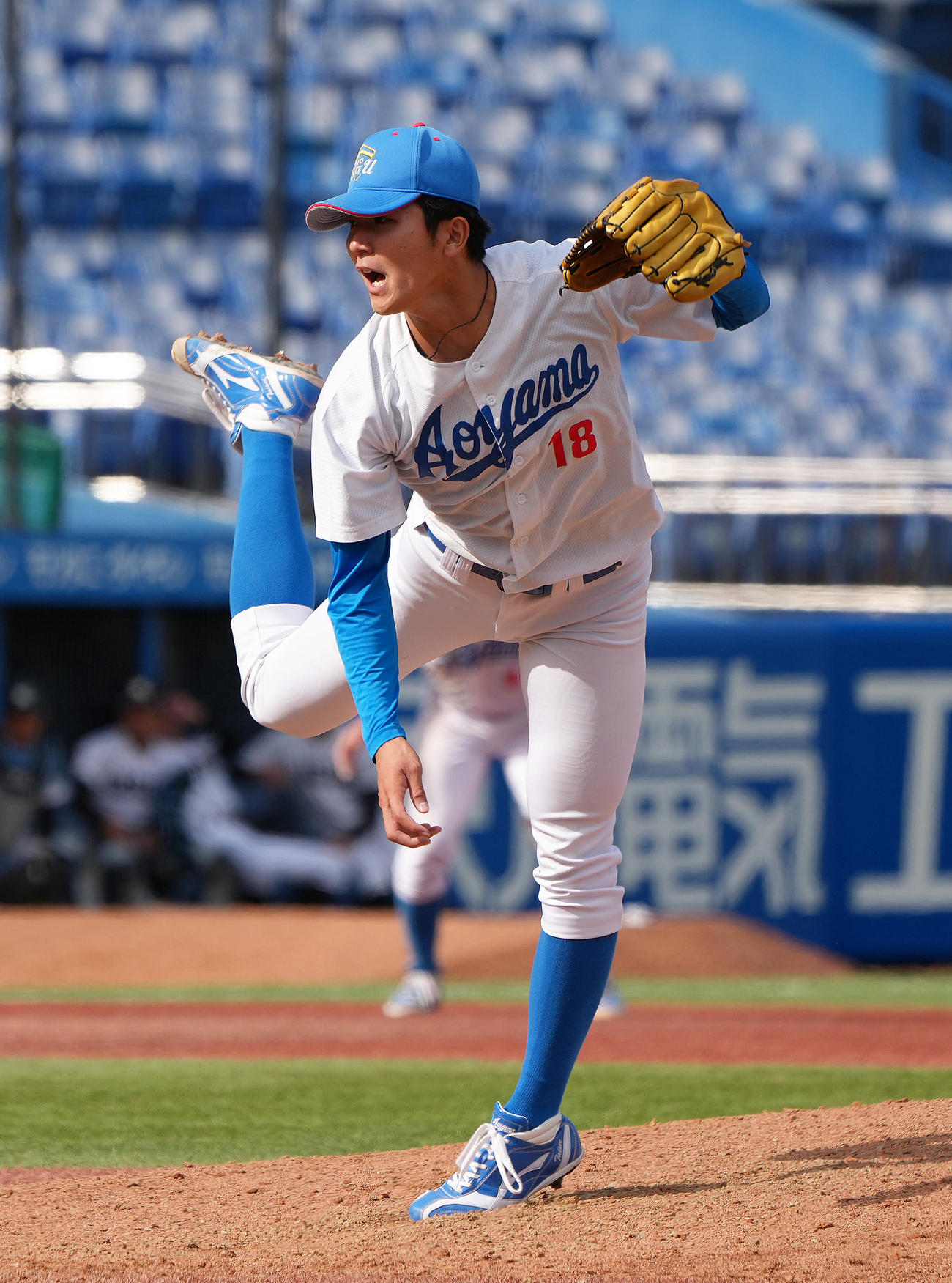 亜大対青学大　完封勝利を挙げた青学大・鈴木（撮影・足立雅史）
