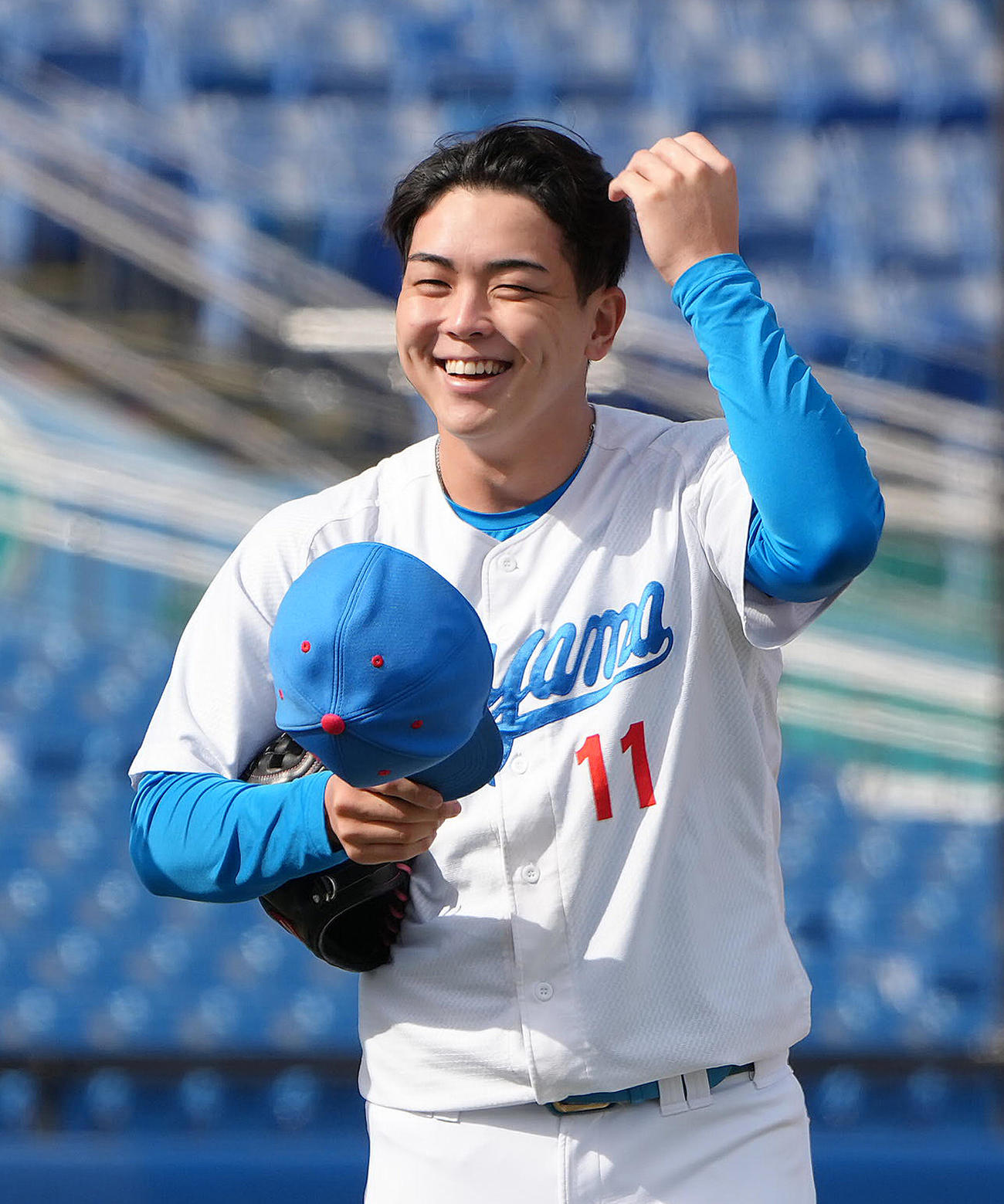 亜大対青学大　亜大に勝利し、笑顔を見せる青学大・中西（撮影・足立雅史）