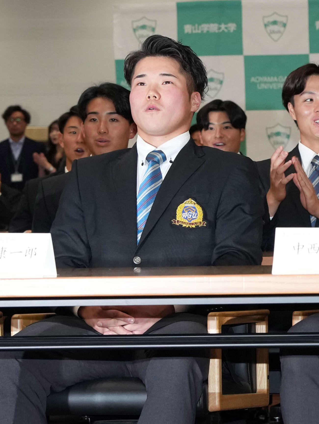 DeNAからドラフト1位指名を受け驚く青学大・小田康一郎（撮影・小島史椰）