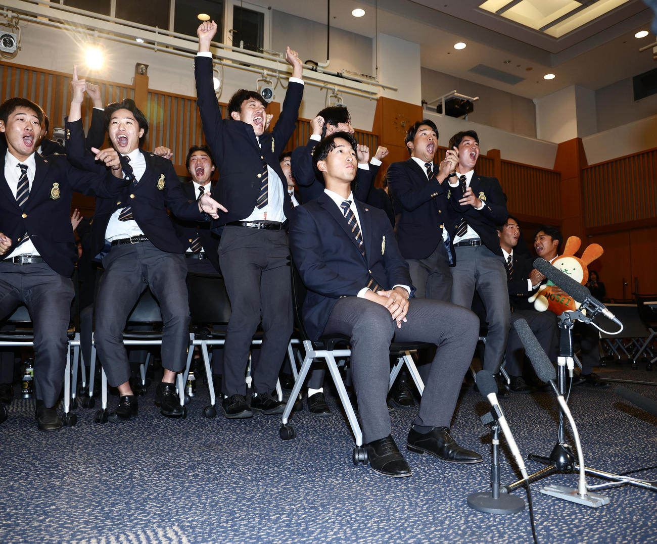 ヤクルトからドラフト1位指名を受ける法大・松下（撮影・河田真司）