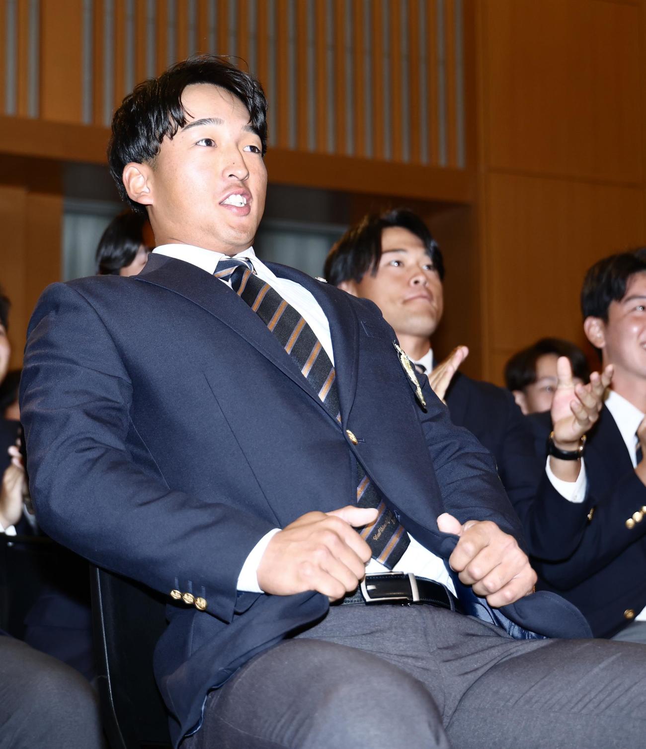 ヤクルトからドラフト1位指名を受ける法大・松下（撮影・河田真司）
