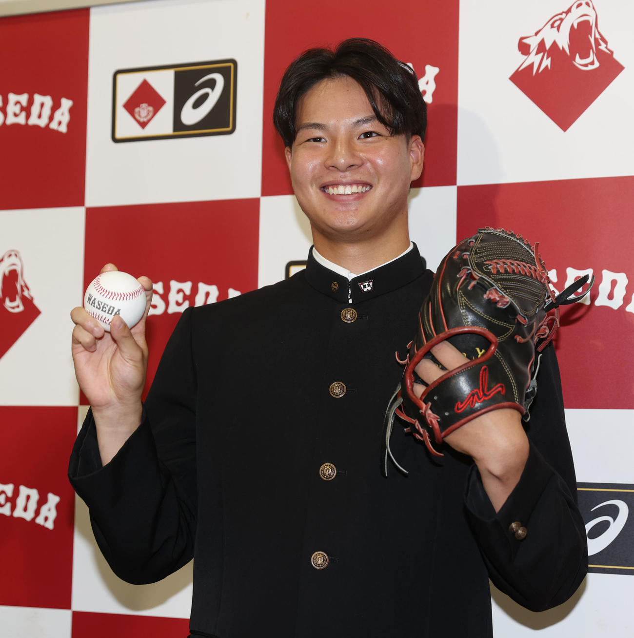巨人2位の早大・田和は笑顔を見せる（撮影・柴田隆二）