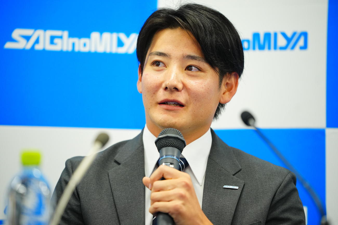 巨人から1位指名を受け会見に臨む鷺宮製作所の竹丸（撮影・垰建太）