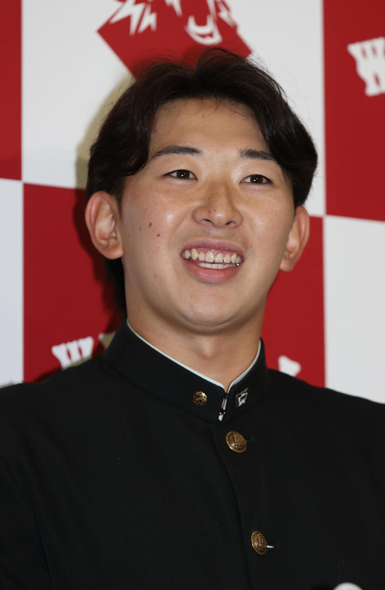楽天2位に指名され会見する早大・伊藤樹（撮影・柴田隆二）