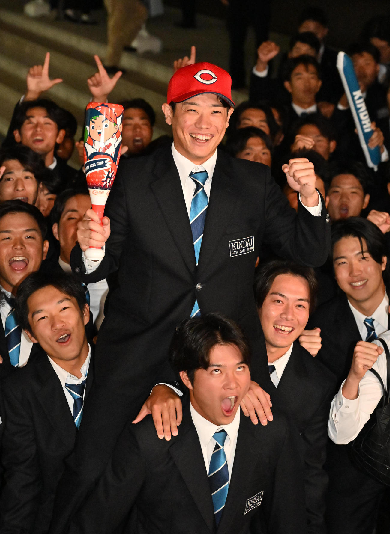 広島からドラフト3位指名を受け笑顔を見せる近畿大学の勝田成（撮影・石井愛子）