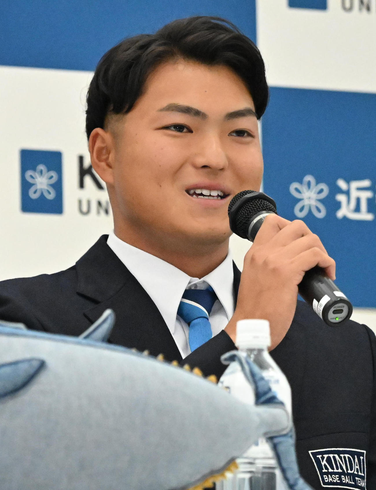会見で報道陣の質問に答える近畿大学の阪上翔也（撮影・石井愛子）