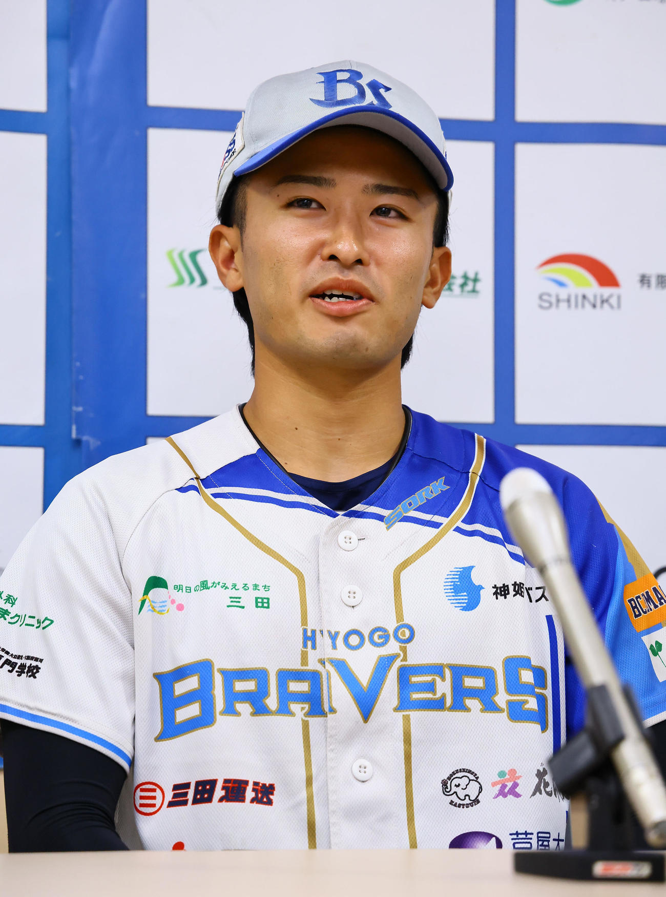 阪神からドラフト育成2位で指名され、記者会見するKDL兵庫の山崎（撮影・藤尾明華）