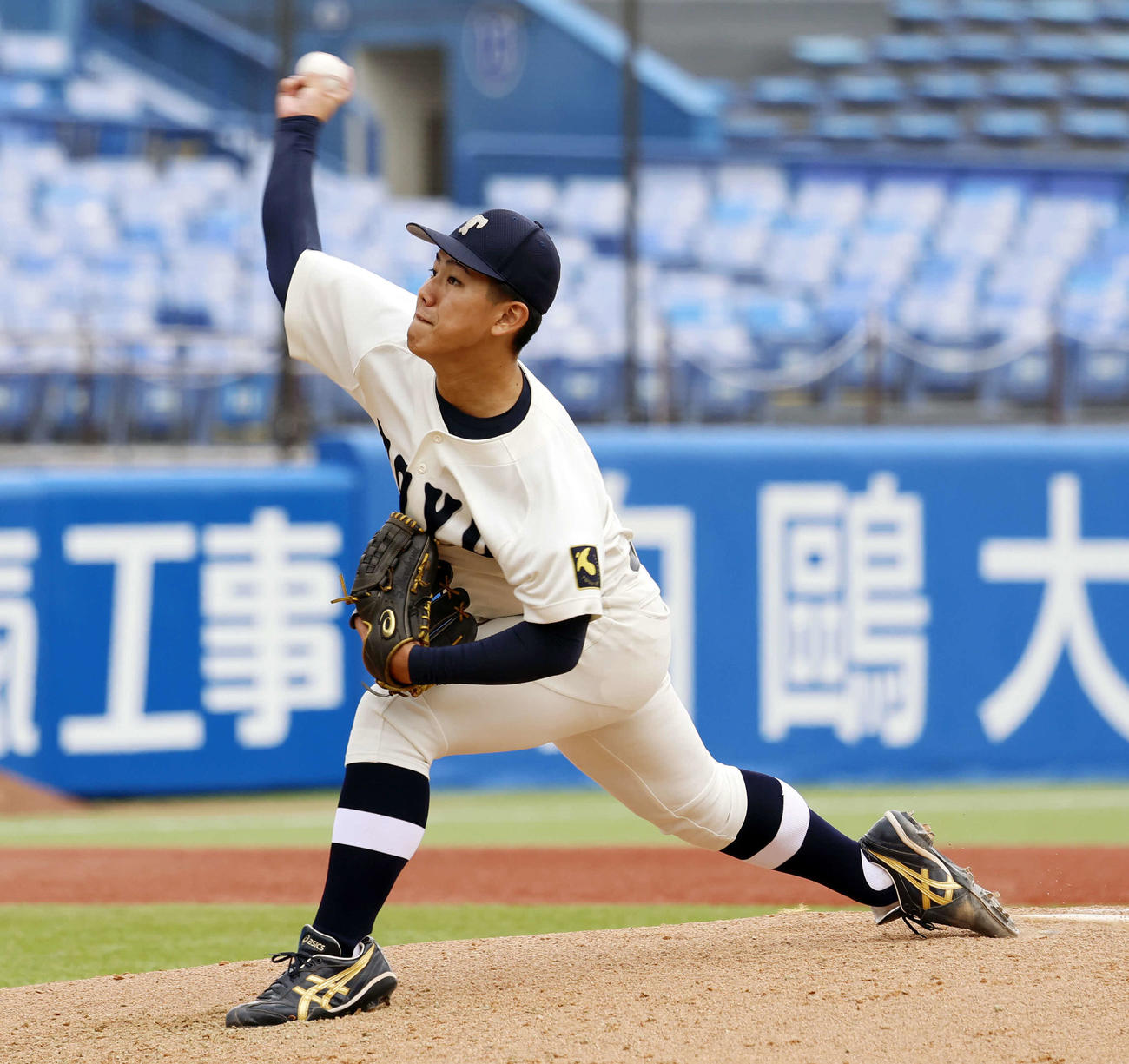 中大対東洋大　力投する東洋大・大坪（撮影・山本朝陽）
