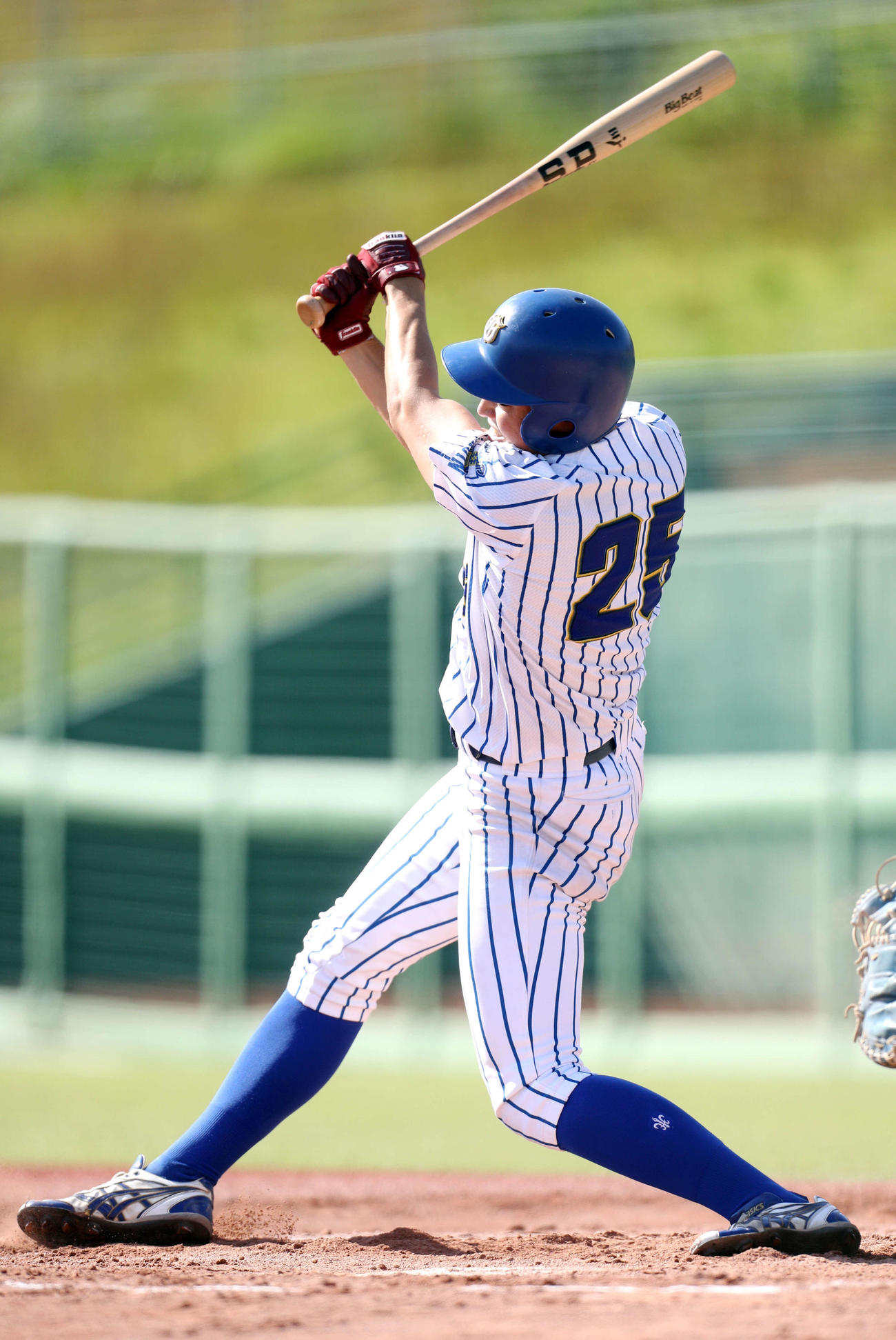 10月15日東北工大戦、6回裏東北学院大2死満塁、走者一掃の中越え適時三塁打を放つ東北学院大・山田（撮影・木村有優）