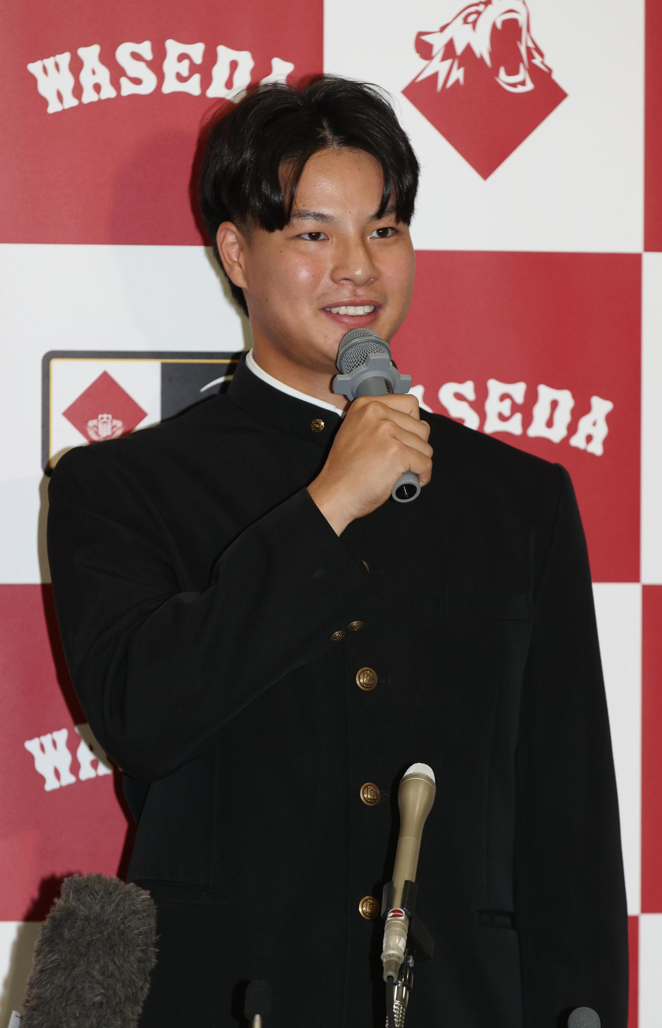巨人2位に指名され会見する早大・田和（撮影・柴田隆二）