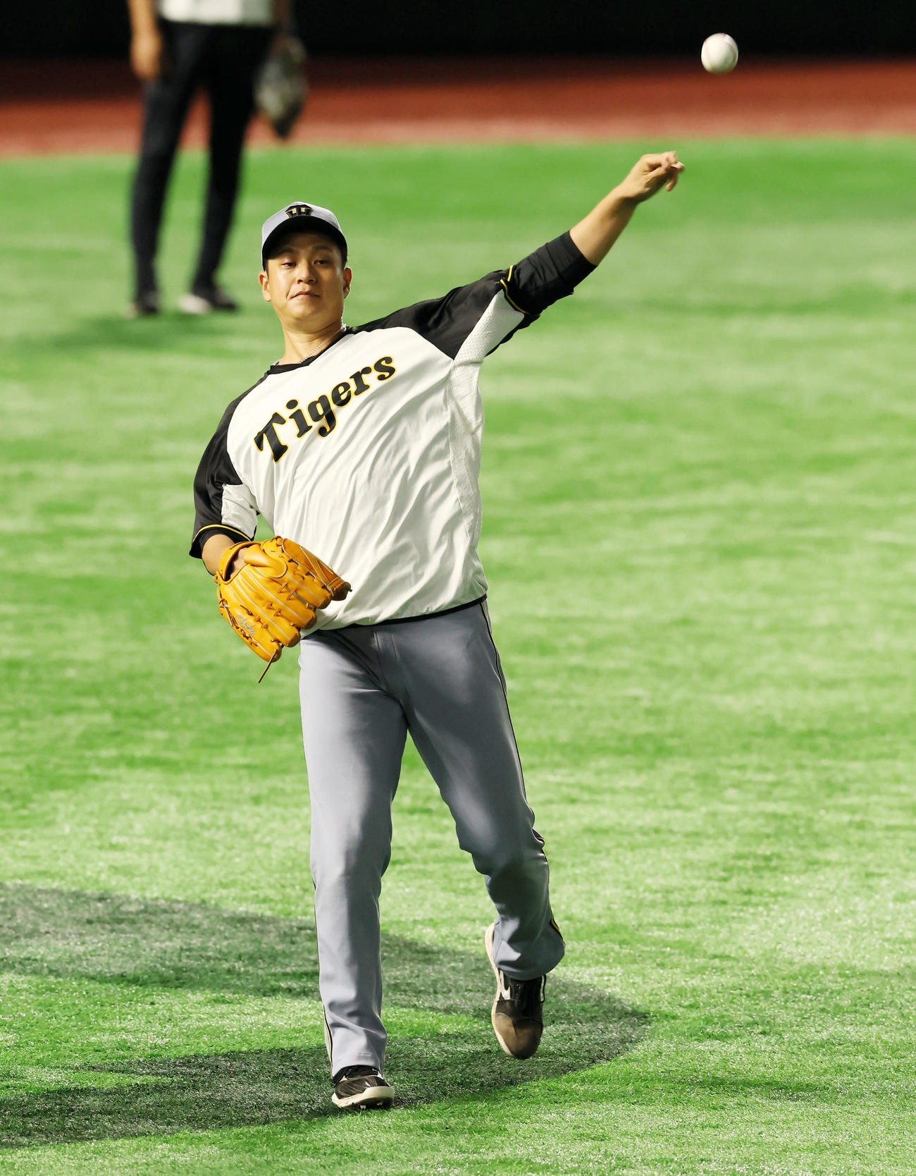 練習でキャッチボールする阪神大竹（撮影・加藤哉）