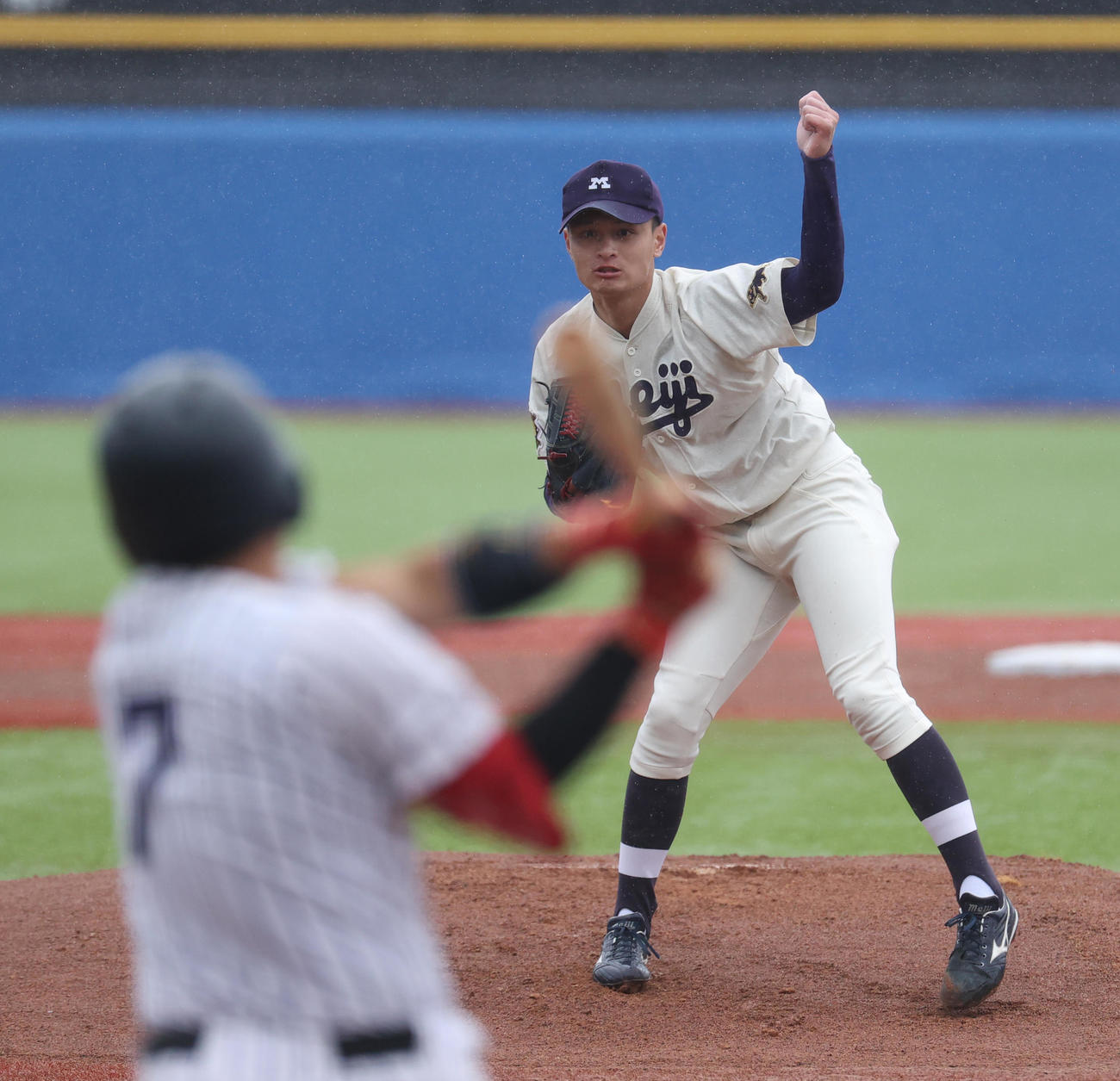 立大対明大　先発した明大・毛利（撮影・柴田隆二）