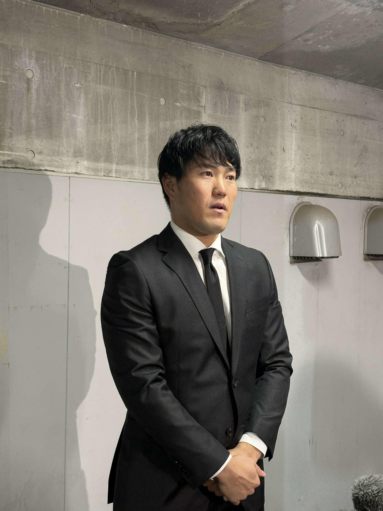 戦力外通告を受けた広島磯村嘉孝捕手（撮影・前原淳）＝2025年10月25日、マツダスタジアム
