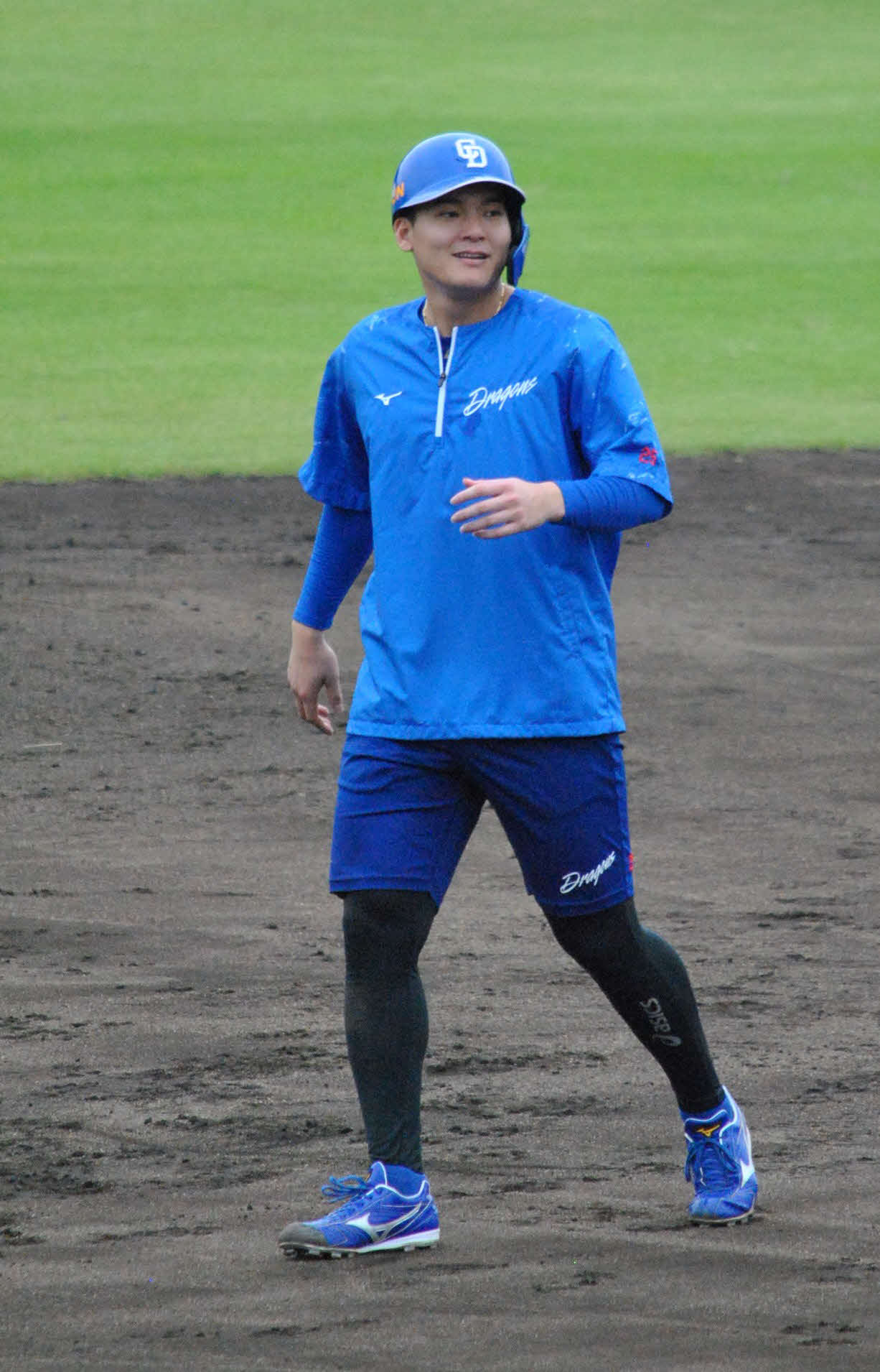 中日石川昂弥は走塁練習を行う